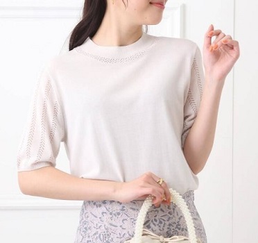 スッキリ岩田アナ衣装ニット