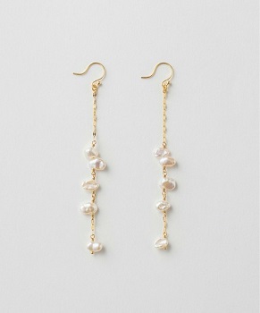 世界まる見え岩田アナ衣装ピアス