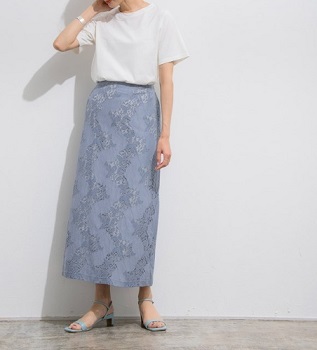スッキリ岩田絵里奈アナ衣装スカート