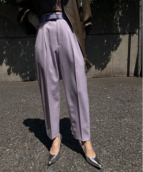 世界まる見え岩田絵里奈アナ衣装パンツ
