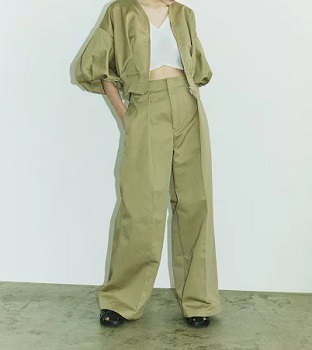 ヒルナンデス佐藤栞里衣装ジャケットとパンツ