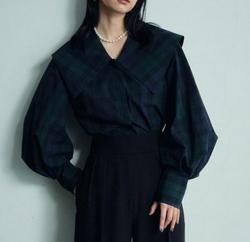 100万回言えばよかった1話相馬悠依役井上真央さん衣装ブラウス