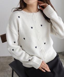 Pierrot(ピエロ)のハート刺繍ニットカーディガン